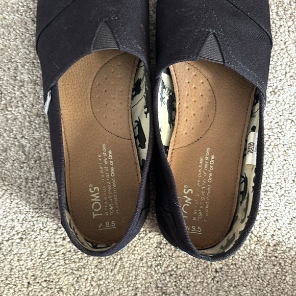 Women’s black Tom’s - Picture 2 of 5